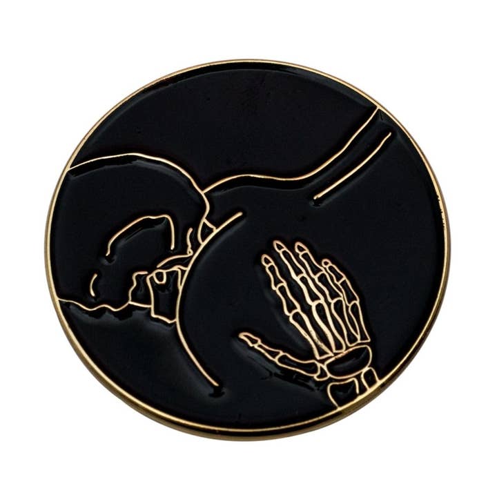 Booty Eating Skull Pin för wholesale av Pretty Bad Co