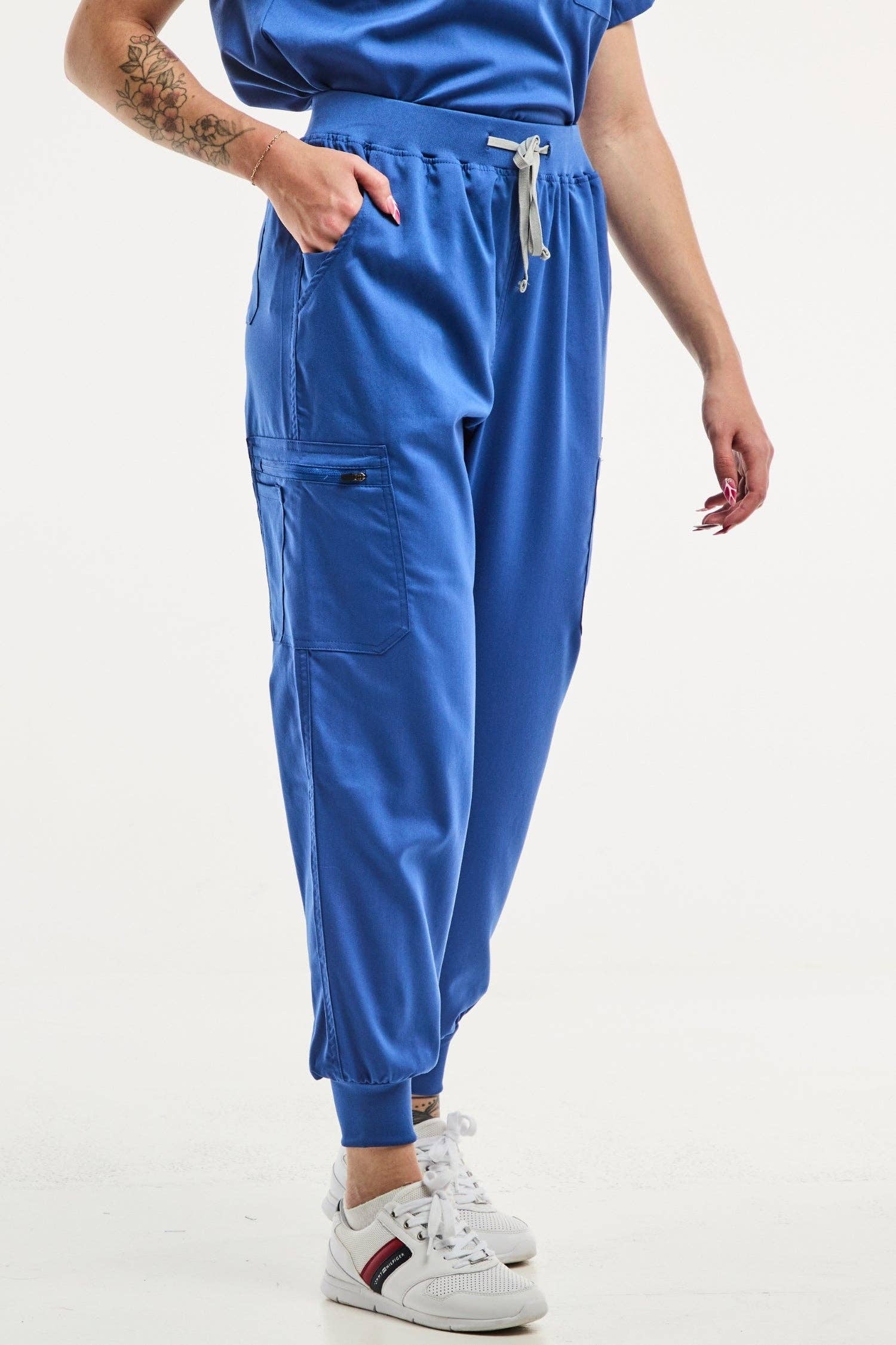 AELIN - Wholesale Healthcare Uniform - Women's - EMMA Jogger - Tenue médicale - Femme - Bleu roi9