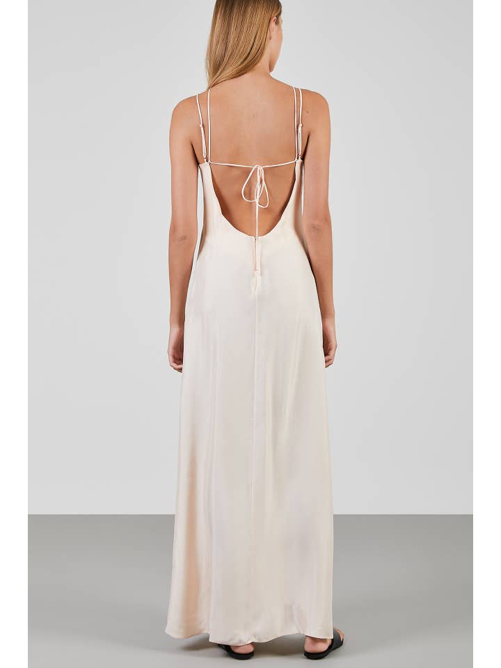 BYNIUMAAL - Wholesale Jurk - Dames - SAP lange jurk met V-hals en open rug met meerdere bandjes2