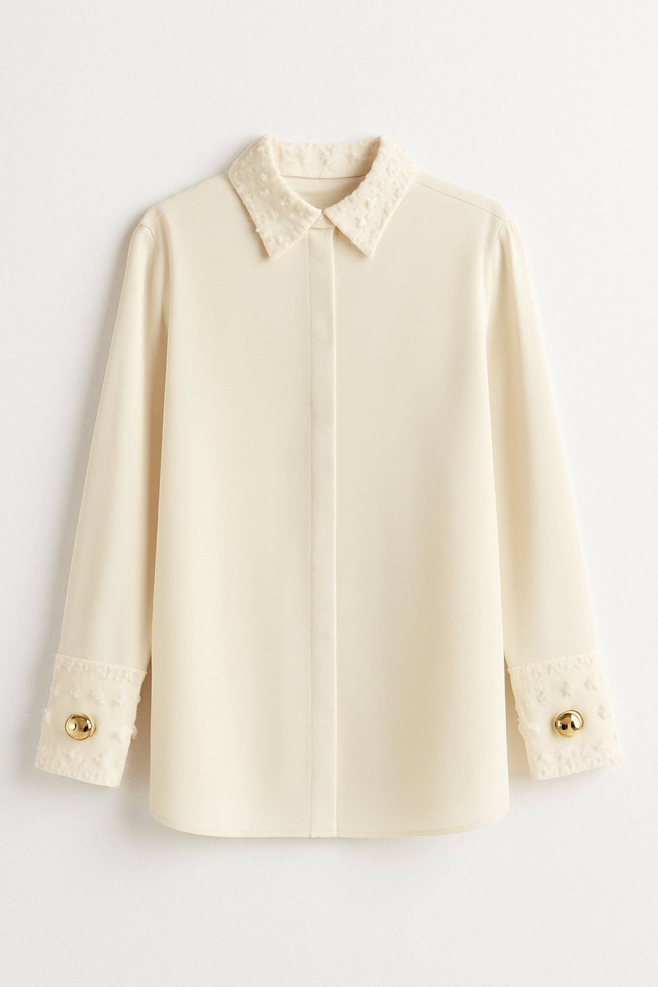 Krem Broderet Krave & Manchet Viskose Skjorte – Elfenbens Elegance for engroshandel på Faire9