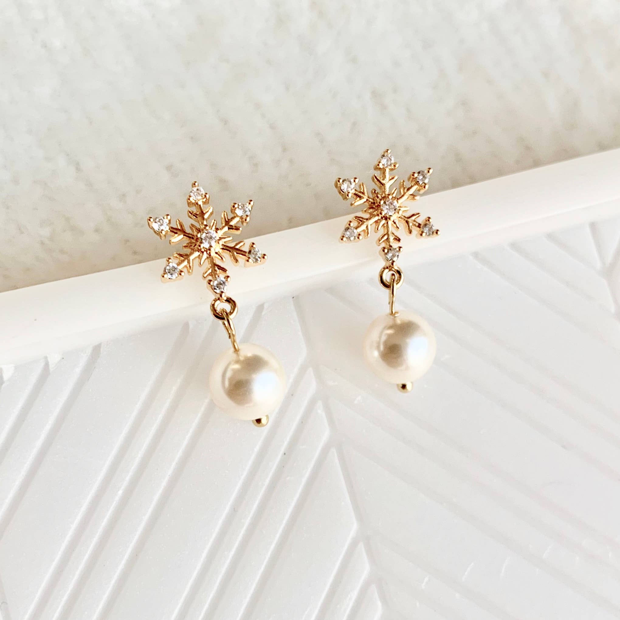 SALT by Sarah Curtis - Wholesale Stud/Post Earrings - PEARL SNOWFLAKE DANGLE EARRINGS | chic winter stud earrings2