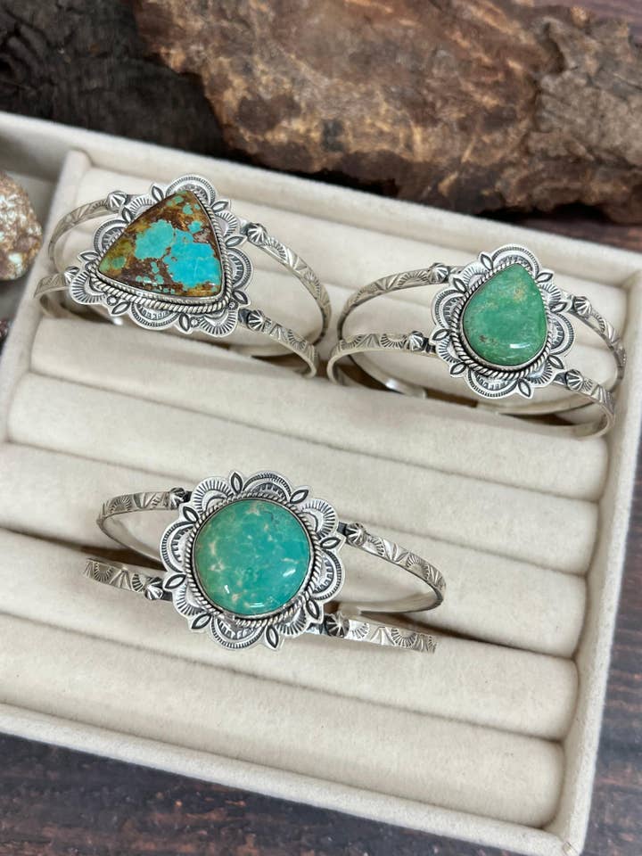 Håndlavet Sterling Sølv Mantis Turkis Manchetarmbånd Signeret Nizhoni for engroshandel hos Nizhonitradersllc