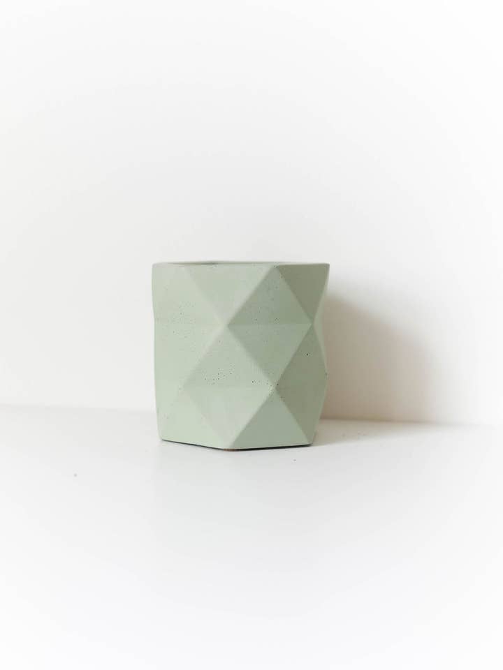 Kort sekskantet håndlavet plantekrukke i beton 11 farver for engroshandel hos Branded Concrete