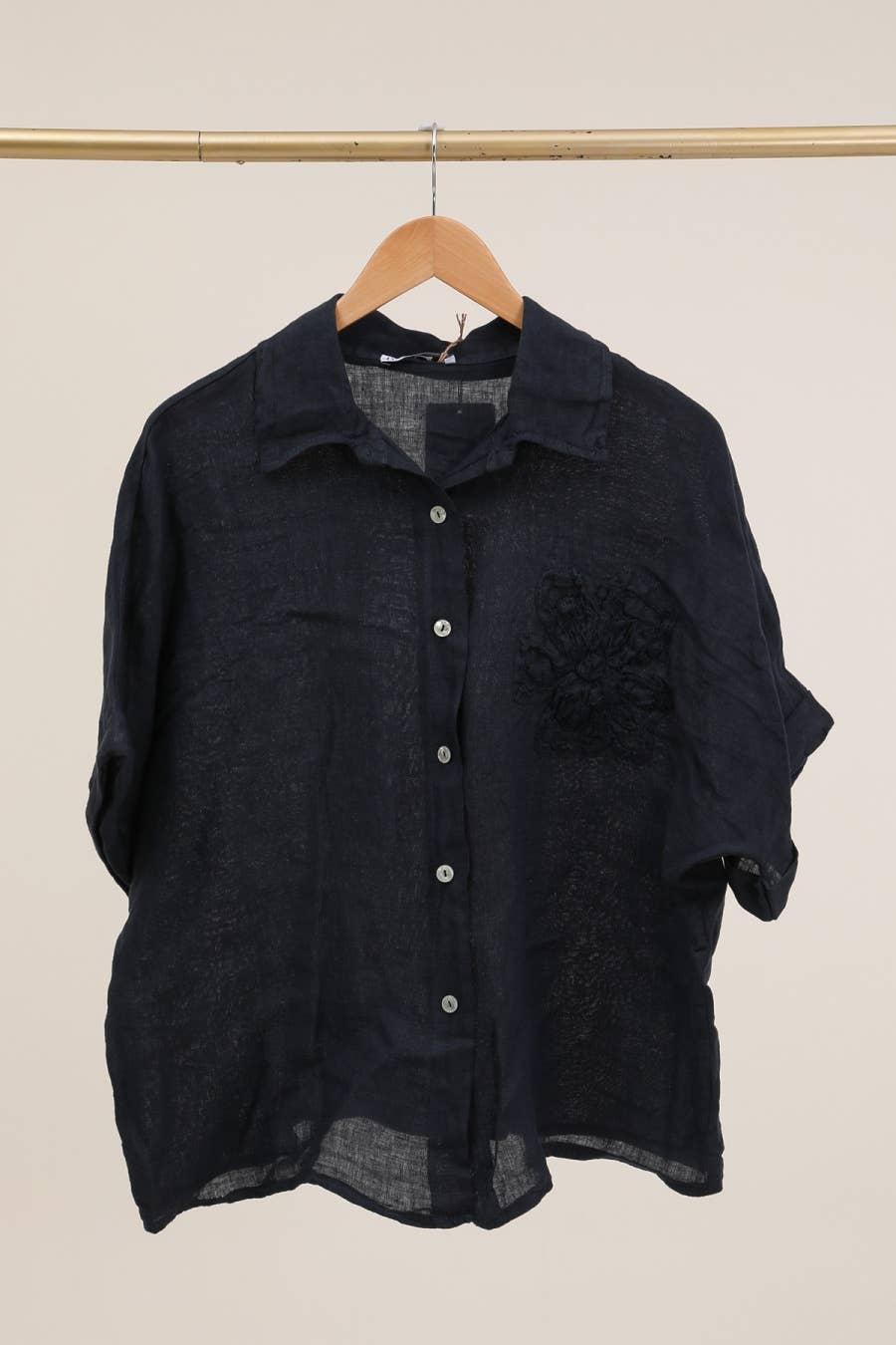 LÉA & LUC - Vente Chemise – femme - Chemise avec une fleur en 100% Lin REF. 2034113