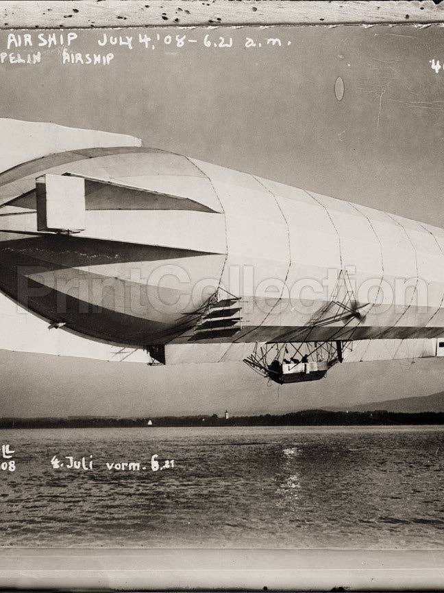 Zeppelin Luftskepp i flyg för wholesale av Print Collection