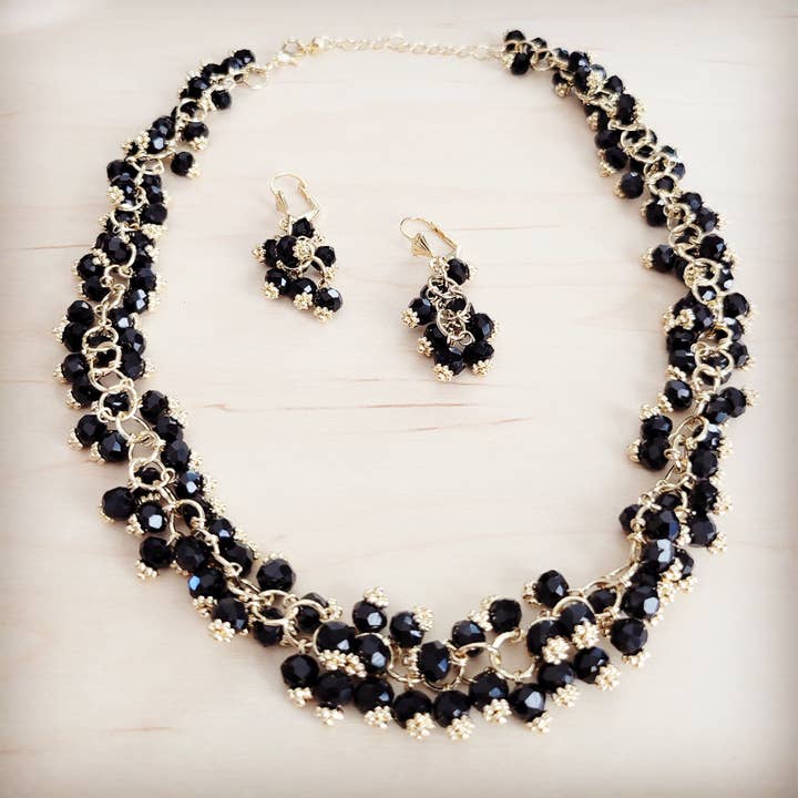 Schwarzes Kaskadenkristall- und Gold-Halsketten- und Ohrring-Set 257lw für den Großhandel von The Jewelry Junkie