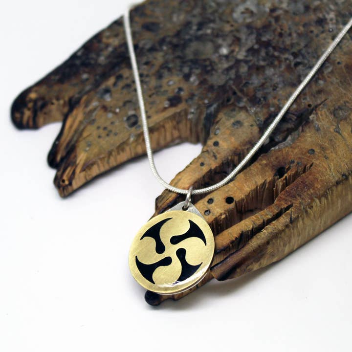 Plataica - Wholesale Pendant/Charm Necklace - Lauburu pendant in 925 silver and brass6
