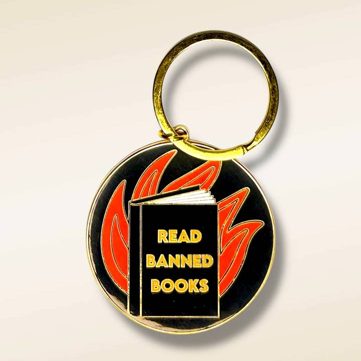 Läs förbjudna böcker emaljnyckelring för wholesale av Library Cat Designs