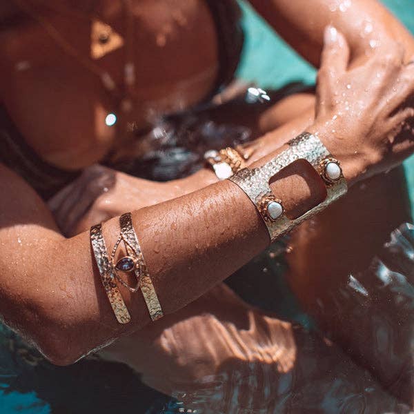 Il bracciale HORUS per la vendita all'ingrosso da parte di The World Of INDAH