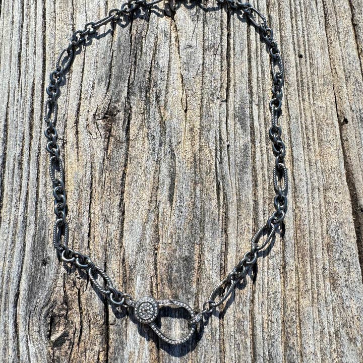 Zilveren ketting met lange en ronde schakels en pavé diamanten sluiting. voor wholesale door ILISSA MICHELE JEWELRY