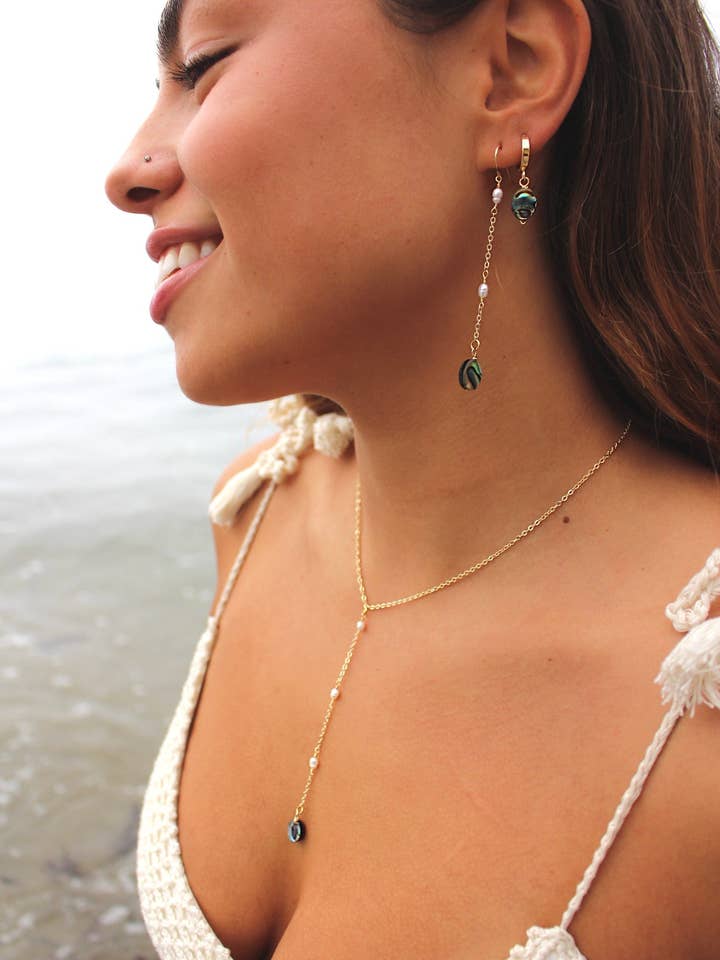 Arielle Abalone Huggies pour la vente par Tanline Designs