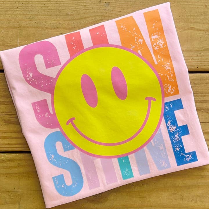 SUNSHINE Smiley - Camiseta Comfort Colors para venta al por mayor de COTTON PRESS CO.