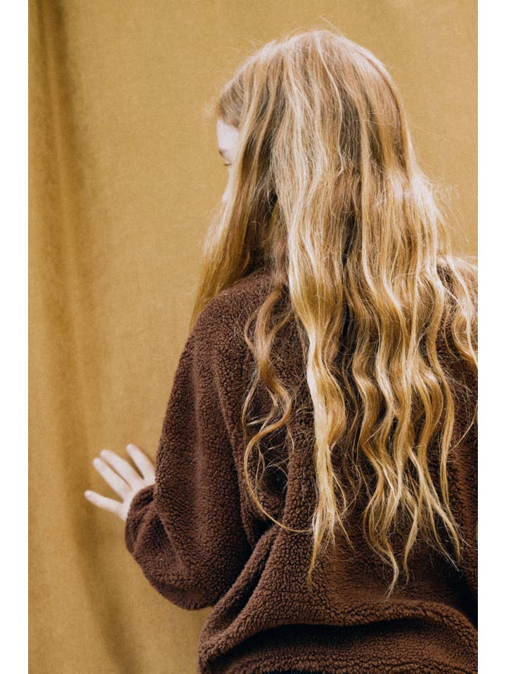 Brown Sudadera de sherpa de algodón orgánico marrón for wholesale on Faire6