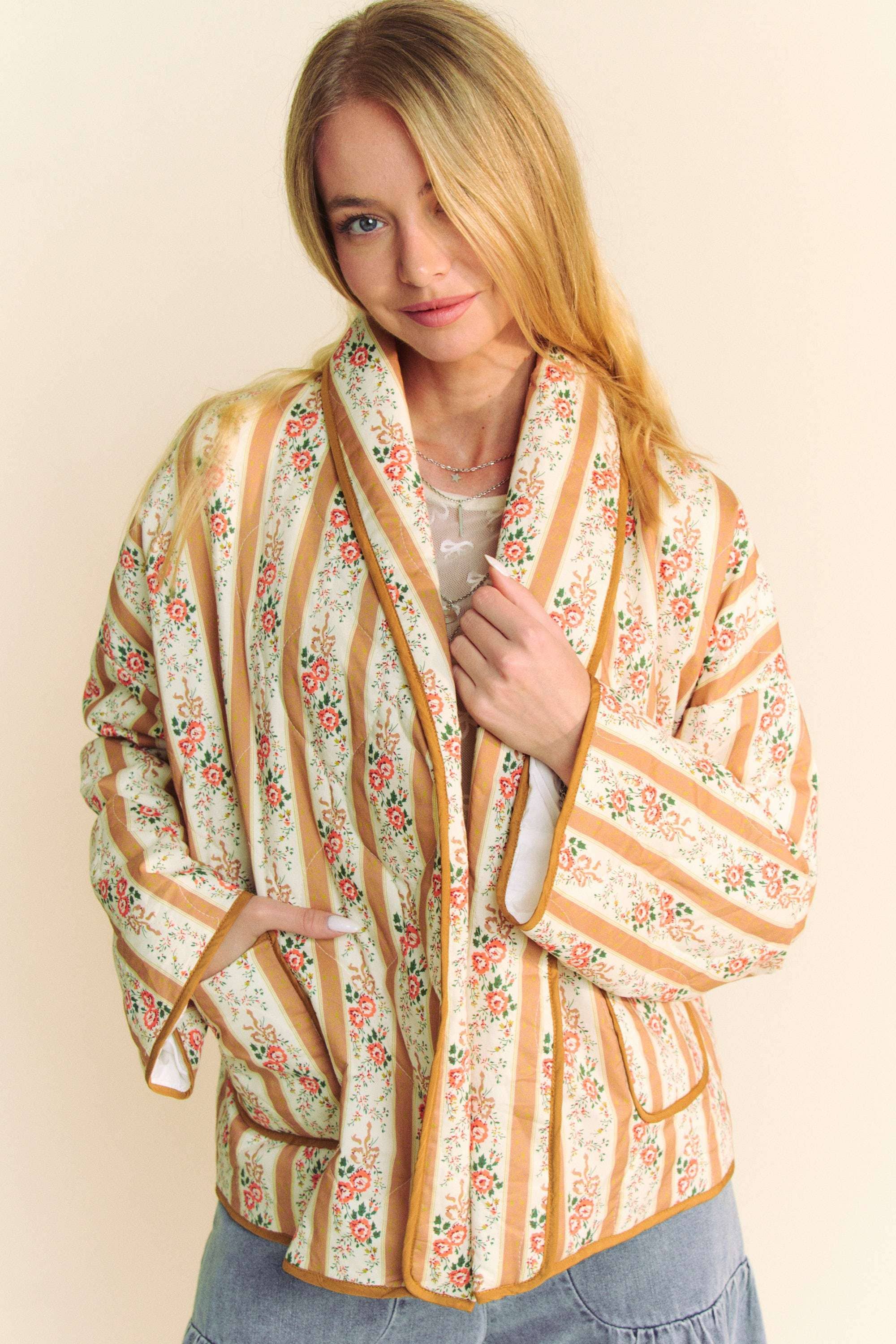 Davi & Dani - Wholesale Jas - Dames - WAIVY GEWATTEERDE OPEN JAS MET BEHANGPRINT1