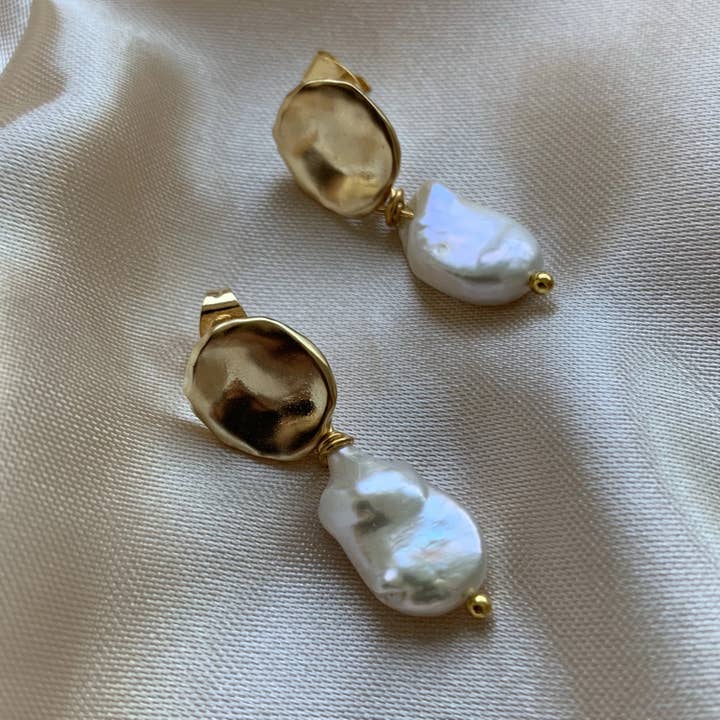 BOUCLES D'OREILLES PENDANTES EN PERLES pour la vente par FALA