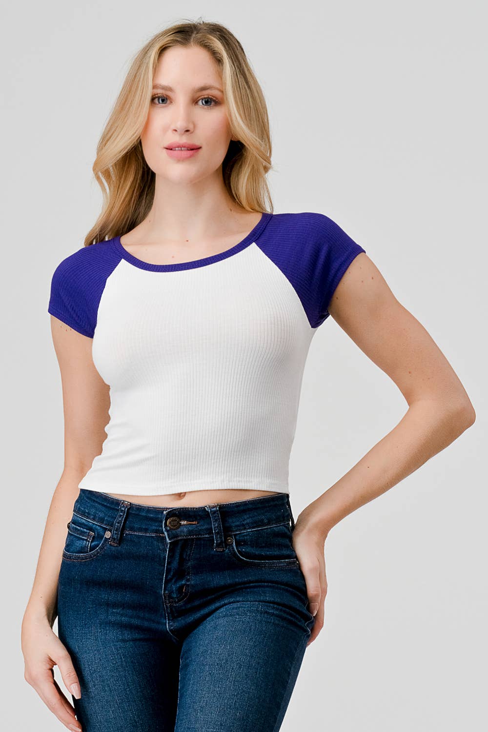 Hashttag - Wholesale T-shirt (Zonder tekening) - Dames - T-SHIRT MET KORTE PASVORM EN RAGLAN-BASEBALL10