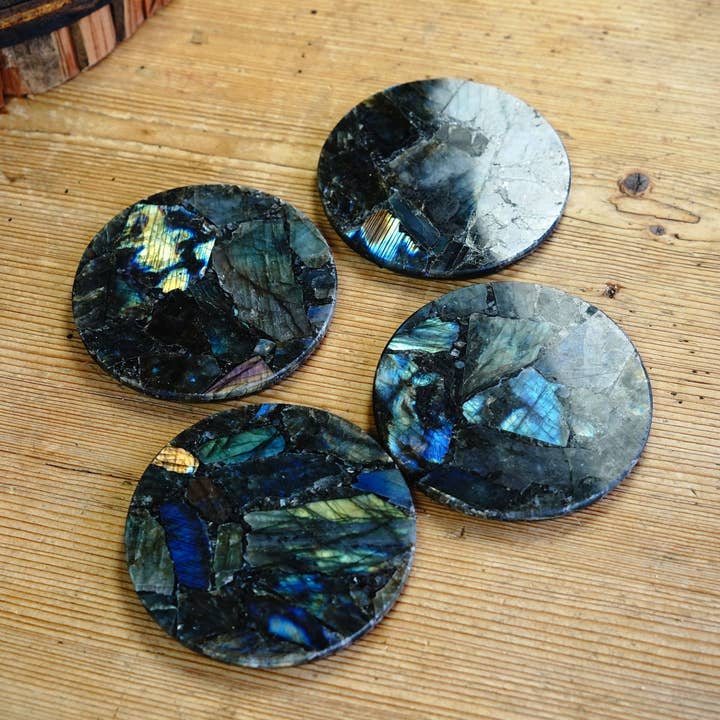 Dessous de verre ronds en labradorite pour la vente par Backwoods Provisions