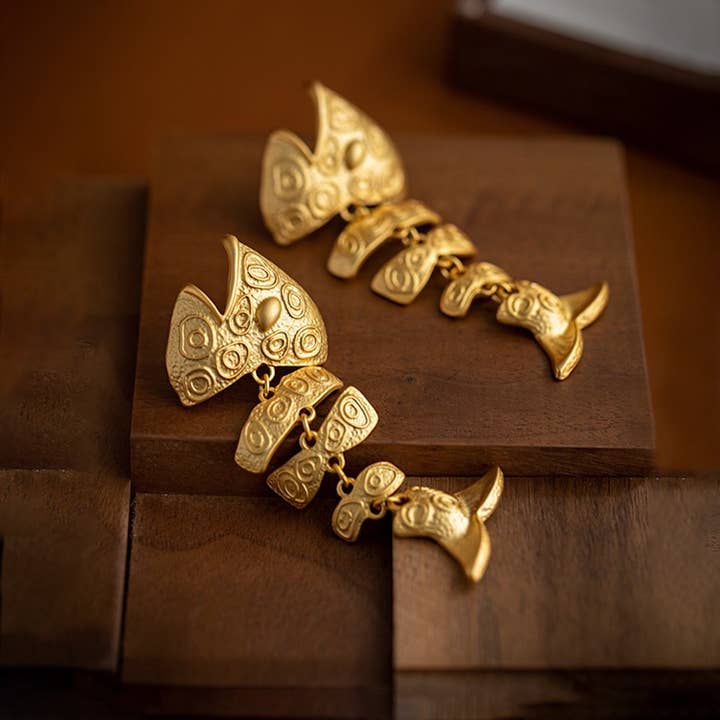 LanLivia - Venta al por mayor Pendientes colgantes - Pendientes de espina de pescado gruesa chapados en oro: pieza llamativa de inspiración vintage