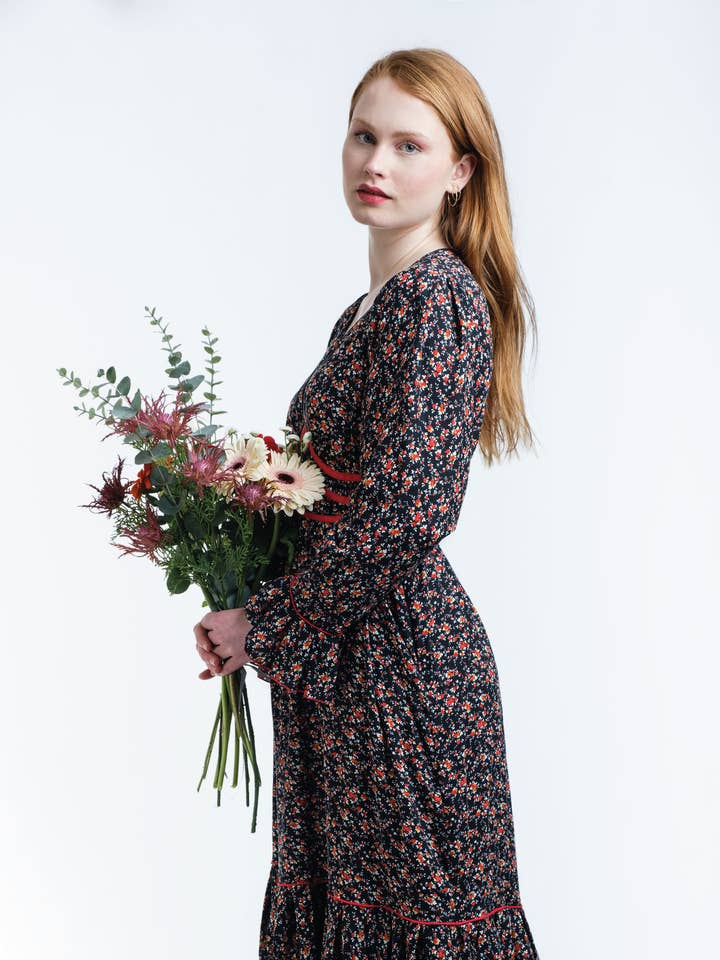 Vestido de dália floral preto por atacado de HERI HODIE