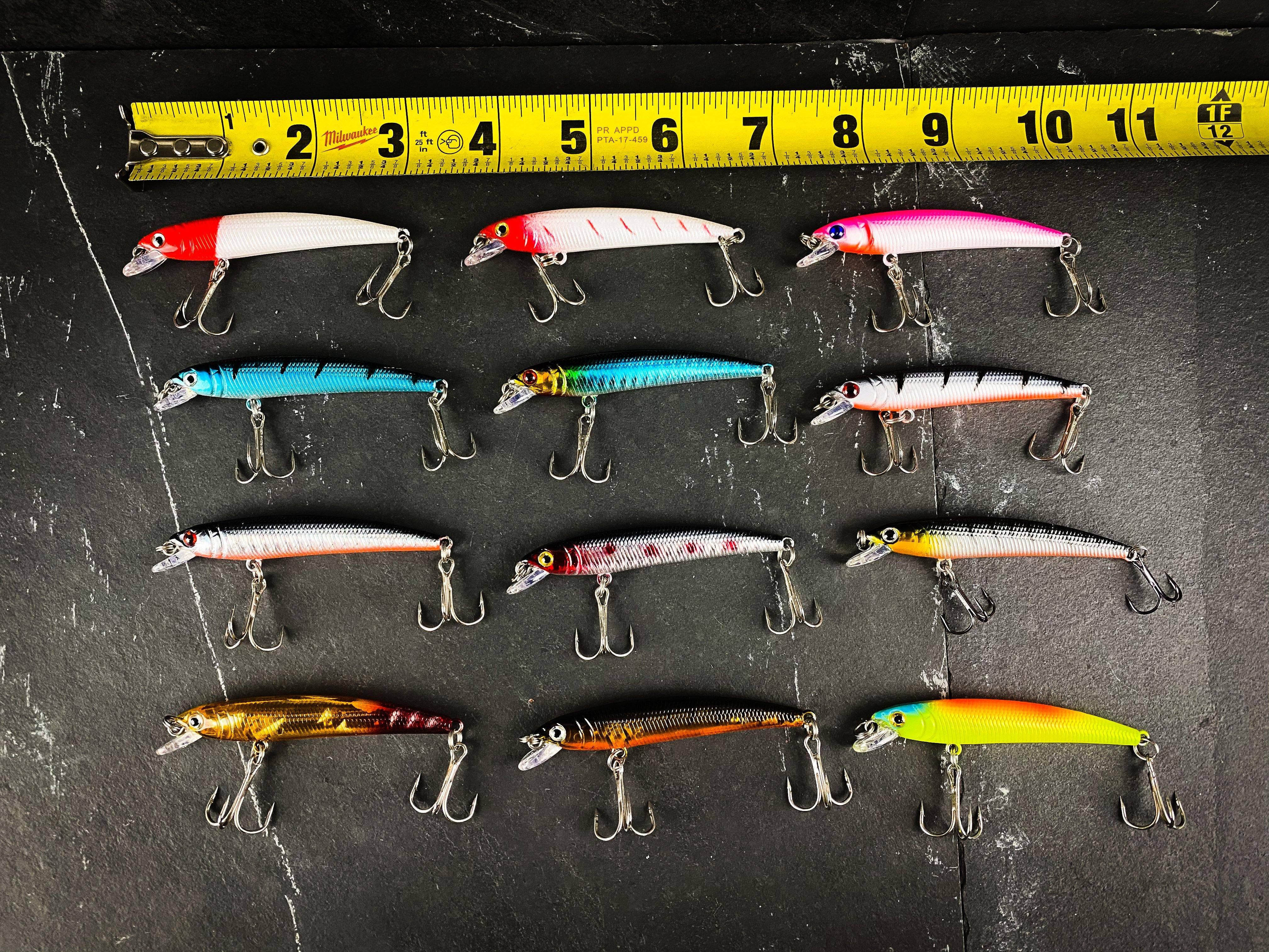 Outdoor Junction – Engroshandel Sportsudstyr – 12-pak Skinny Long synkende crankbait-minnow-sæt1