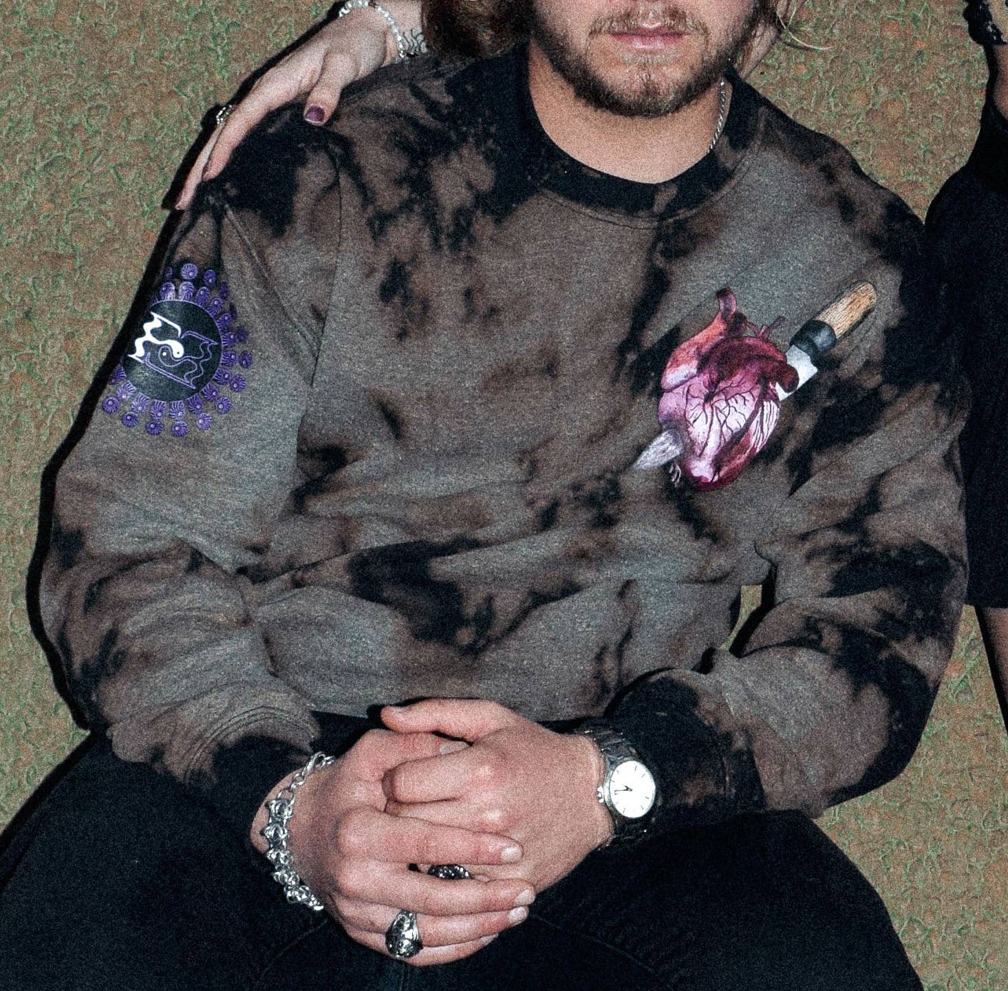 Flow Era - Venta al por mayor Camiseta estampada - Unisex - Jersey decolorado negro «Heart Pains» - Camiseta de ropa urbana1