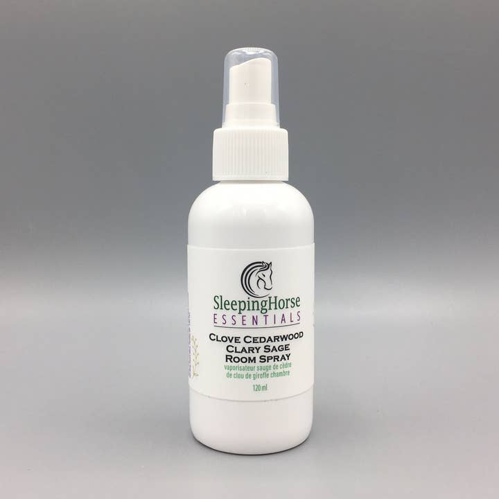 Raumspray · Nelke, Zedernholz und Muskatellersalbei · Groß für den Großhandel von Sleeping Horse Essentials