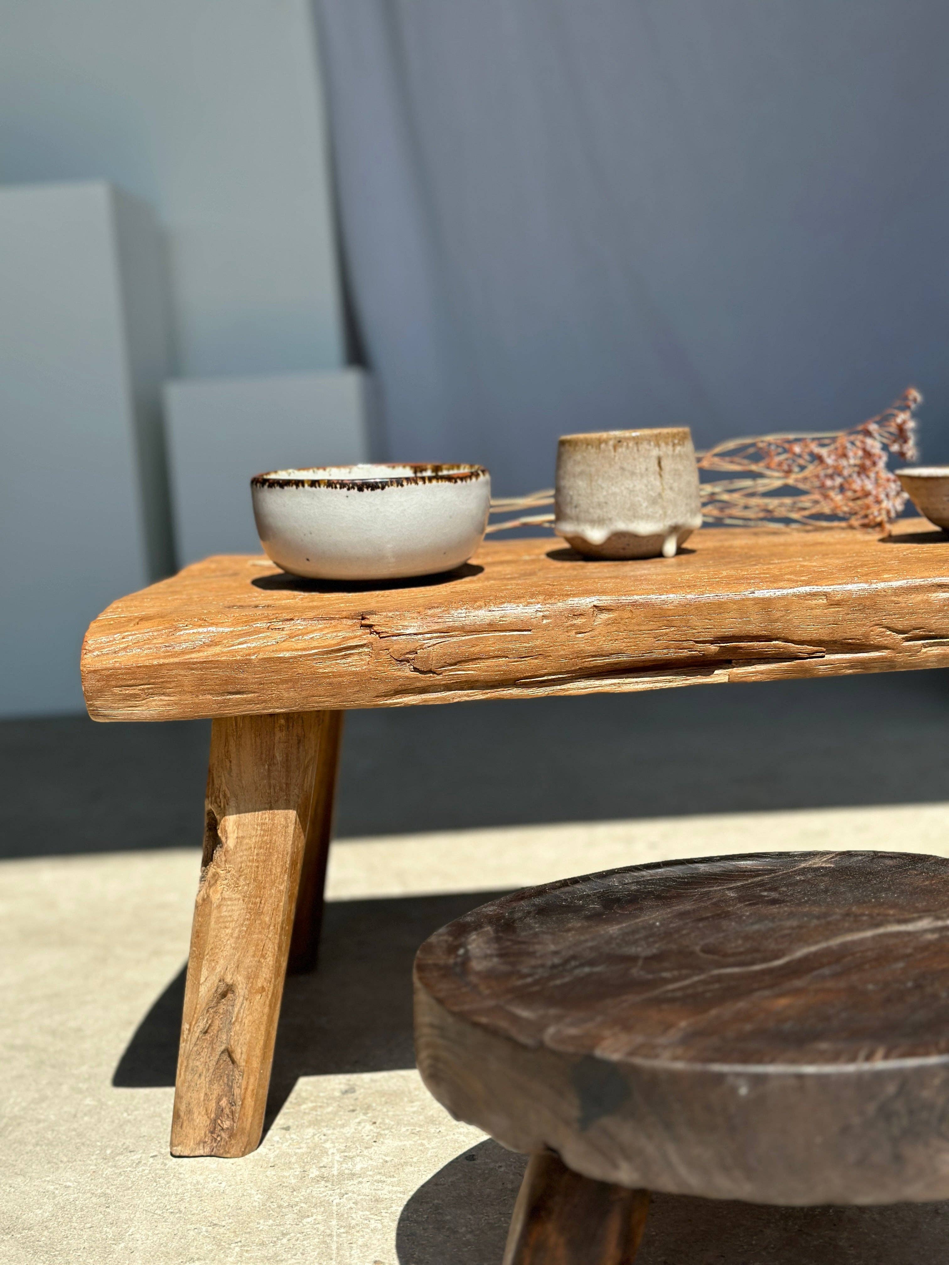 Office Objets – Großhandel Beistelltisch – Kleiner leichter Couchtisch aus hellem Teakholz mit vier Beinen H: 30 L: 63,5 B: 40 cm79