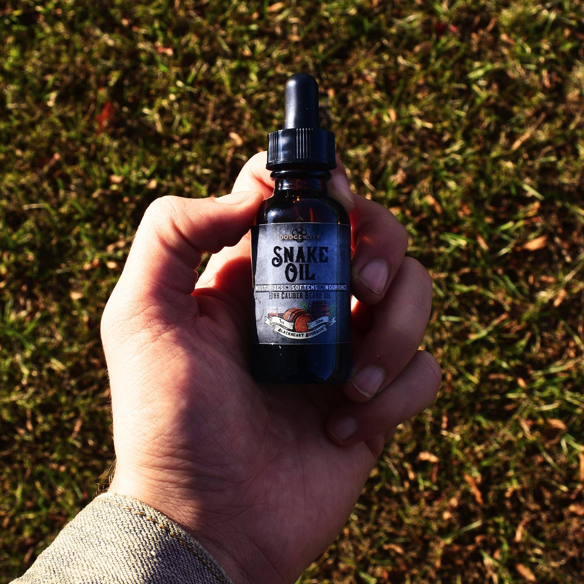 Dodge City - Vente Produit structurant pour la barbe - 1 oz. Huile à barbe - Bourbon au cœur noir (chêne, acajou, vanille, vétiver)2