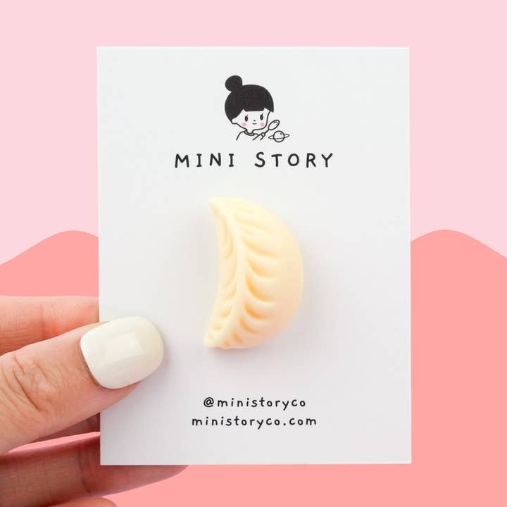 Mini Story Co - Wholesale Reversspeld/knoop - Dumpling-speldje | Schattige Wonton-broche | Miniatuur Aziatisch voedselaccessoire | Broche Chinees straateten | Geschenk voor Chinees Nieuwjaar0