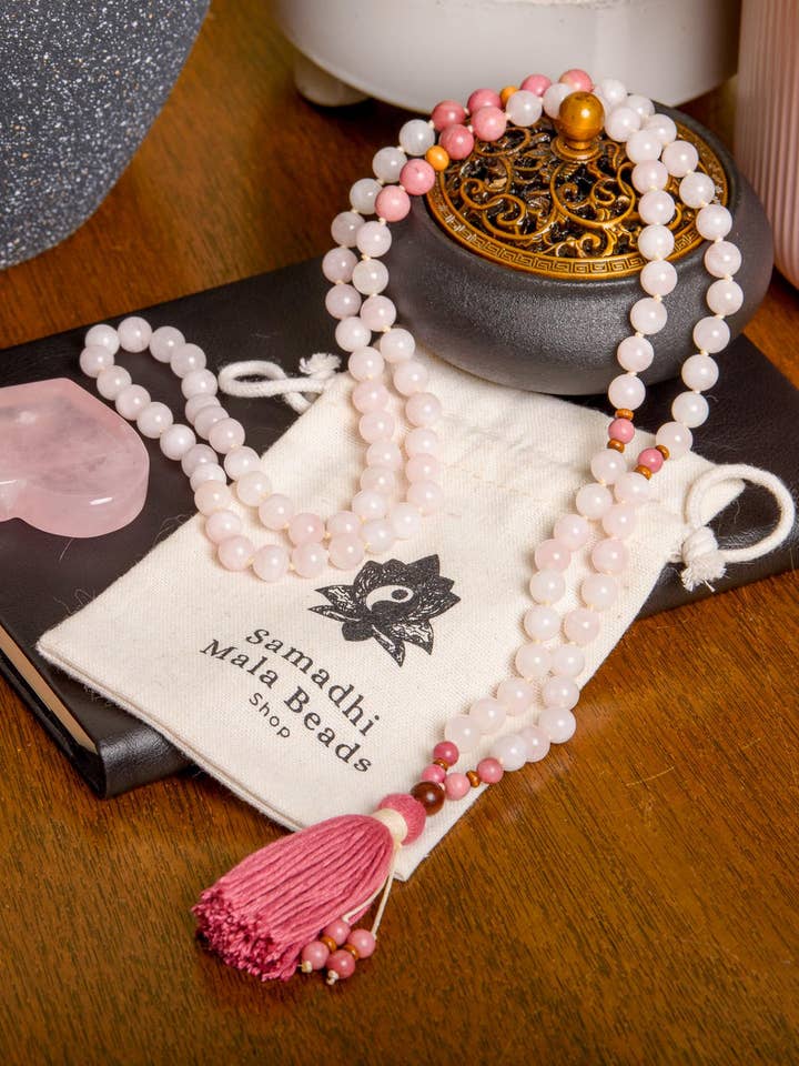 Collier Mala Reiki 108 Perles Quartz Rose Rhodochrosite pour la vente par Samadhi Mala Beads