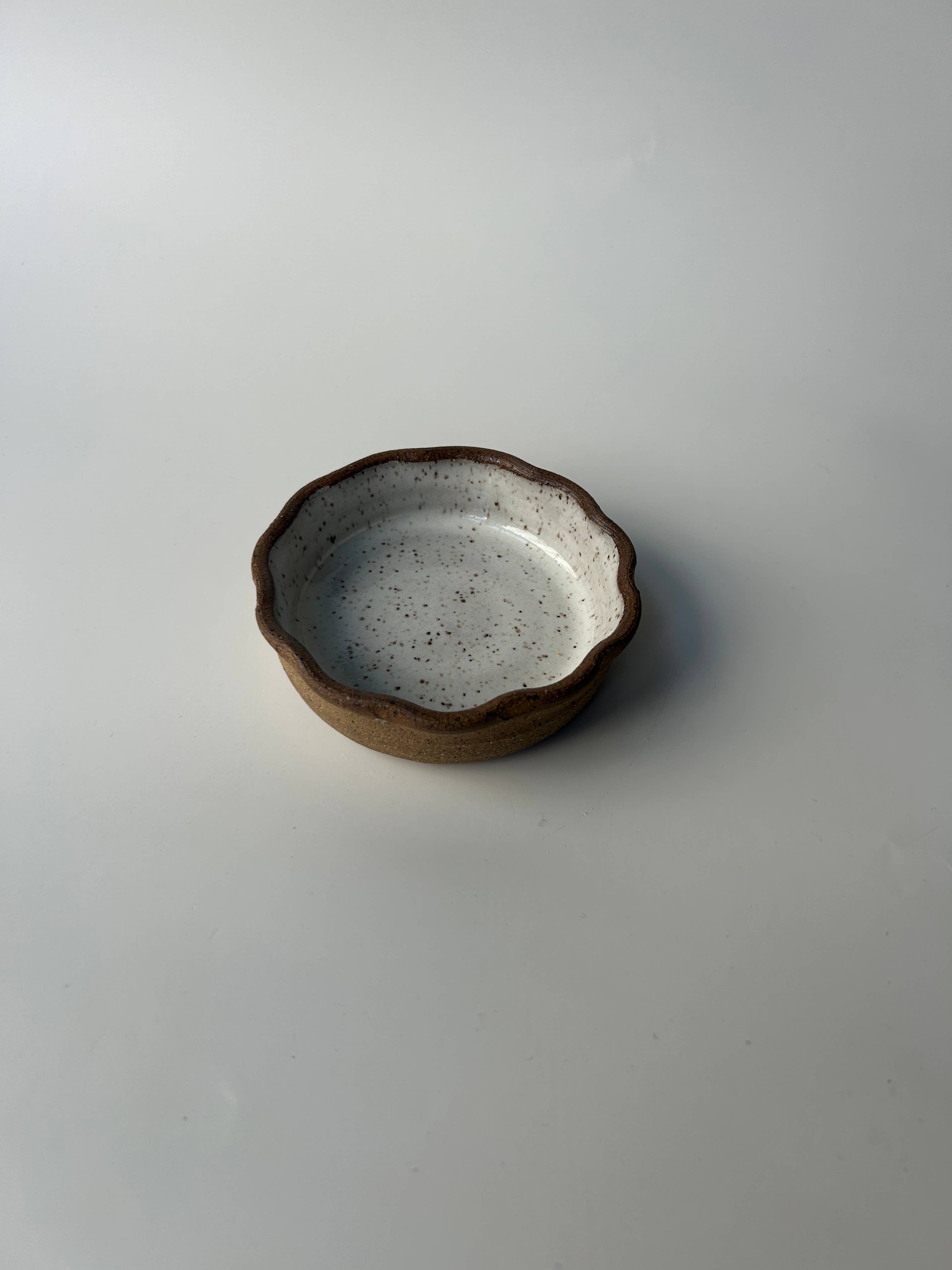 Sarah Mennell Ceramics - Wholesale Jewelry Dish - Handmade Ceramic Wine Coaster – Wavy Rim1