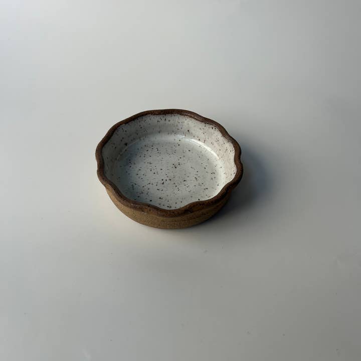 Sarah Mennell Ceramics - Wholesale Jewelry Dish - Handmade Ceramic Wine Coaster – Wavy Rim1