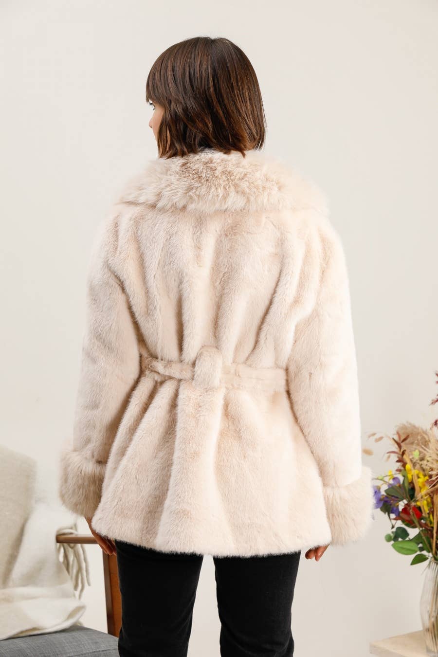 Attrait Paris - Wholesale Fur/Faux Fur Coat - Women's - Belted faux fur coat with oversized collar11