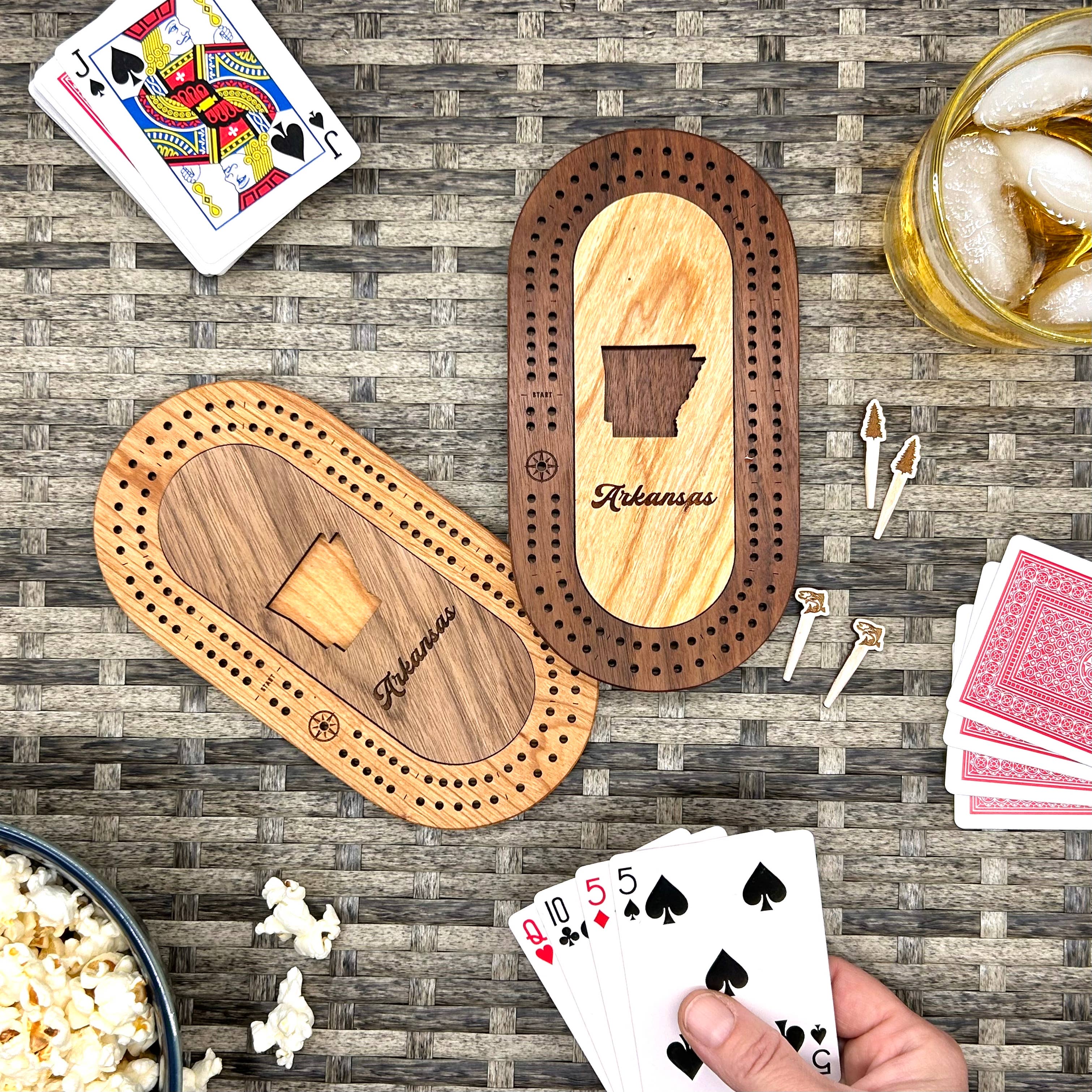 Cast & Carve - Venta al por mayor Juegos de mesa - Juego de minitablas de viaje de EE. UU., con pinzas personalizadas3