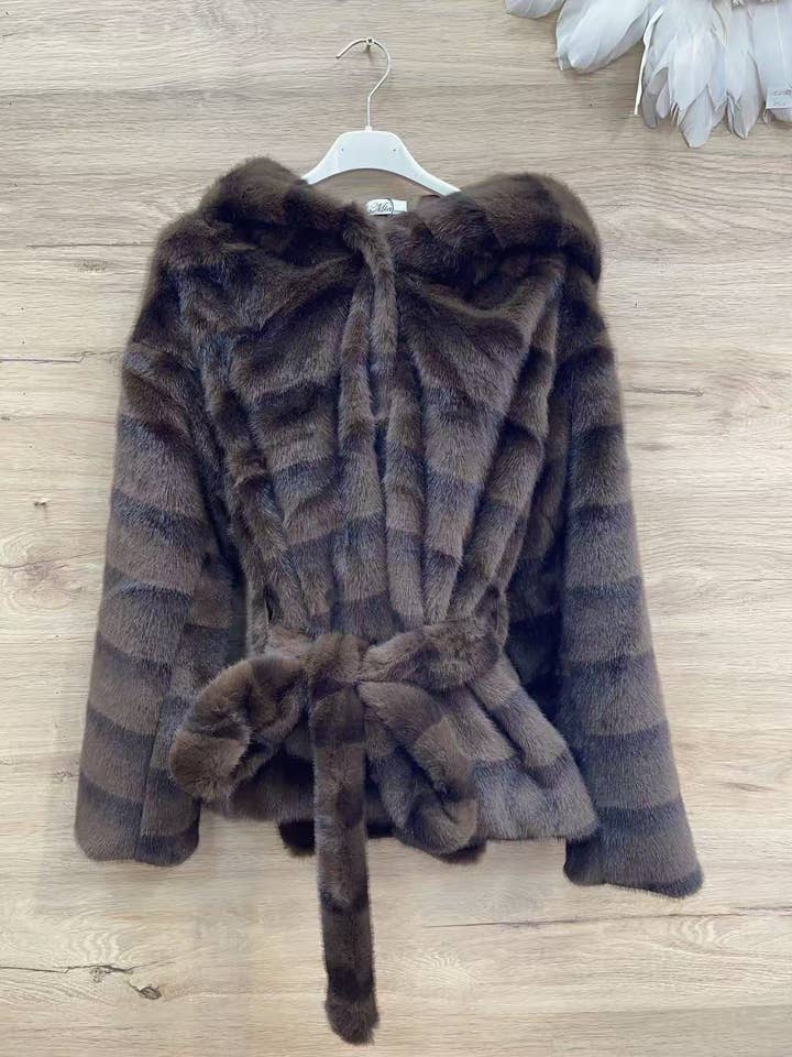 SYNTHETISK PÄLSKAPPA MED INNERFODER OCH BAND för wholesale av SWEET MAGIC MODA Y COMPLEMENTOS