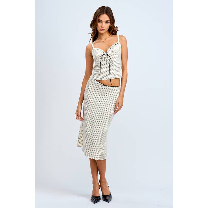 ENSEMBLE DE JUPE MIDI AJUSTÉE AVEC HAUT ET BORDURE EN DENTELLE À POIS pour la vente par Sky to Moon