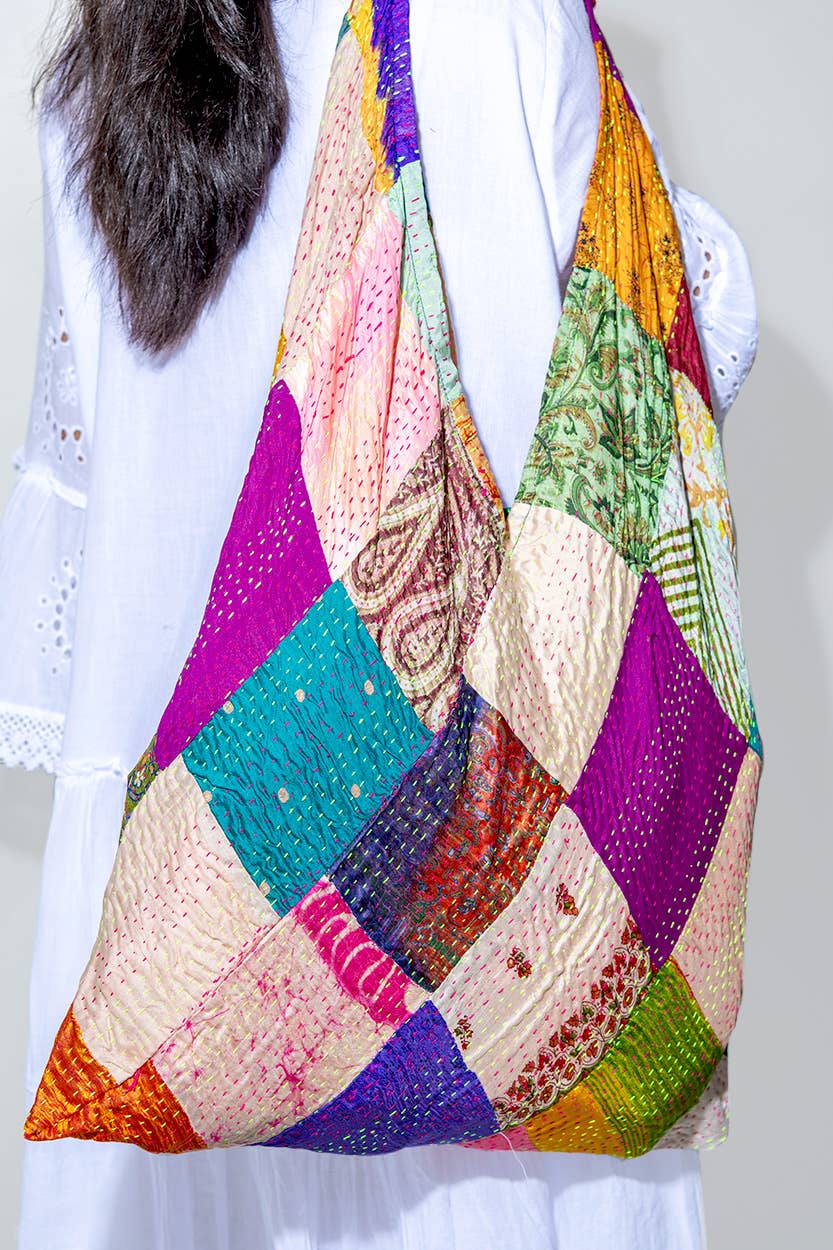 Sevya Handmade – Großhandel Tragetasche – Damen – Kantha Dreieckstaschen aus Seide4