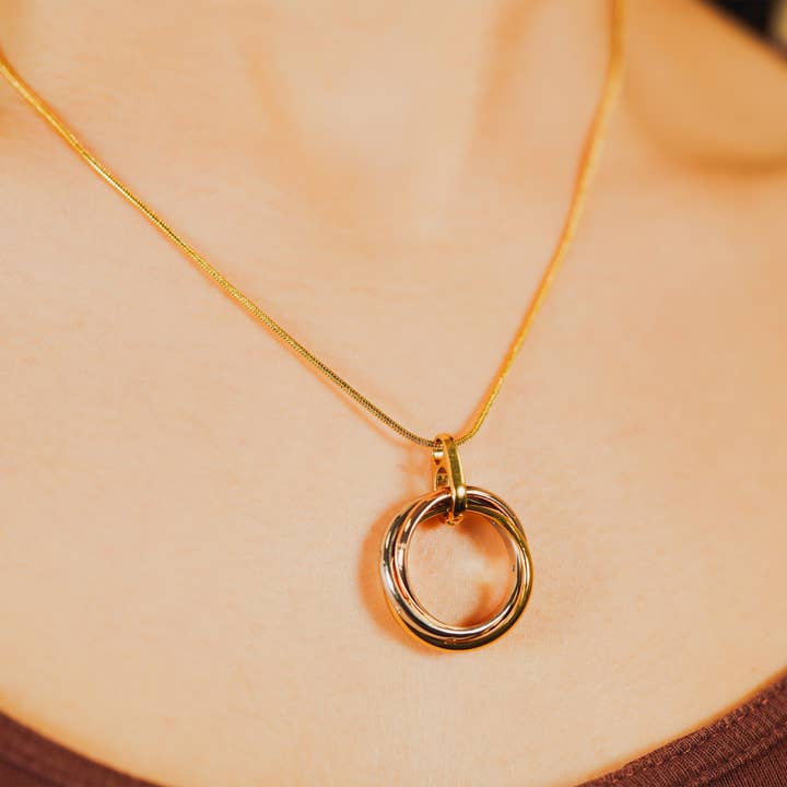 Ciondolo Russian Trio per la vendita all'ingrosso da parte di Buckley London