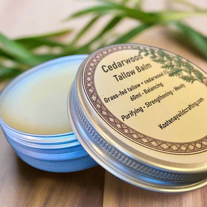 Piles de baume de suif pour la vente par Kootenay Wildcrafting Co