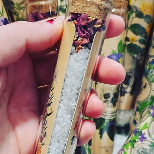 Skellington Curiosities – Großhandel Badesalz – 20 Bade-Salzröhrchen mit Tarotkarte2