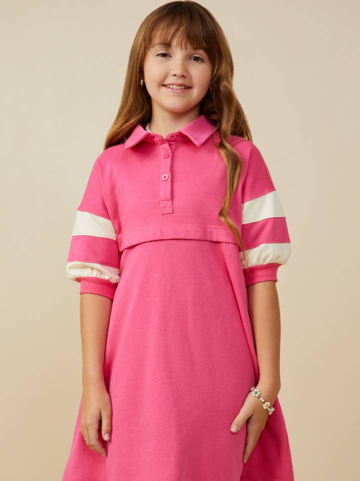 Mädchenkleid mit farblich abgesetzten Ärmeln und Kragen aus French Terry. für den Großhandel von Hayden LA