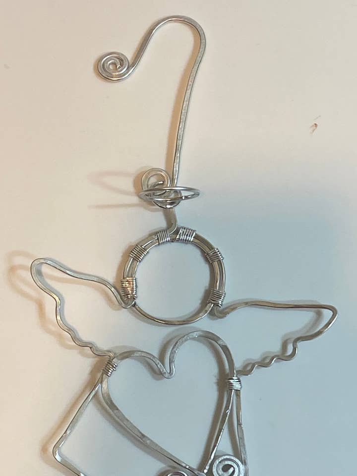 Angelo con Cuore Decorazione Natalizia per la vendita all'ingrosso da parte di Angela Catirina Jones