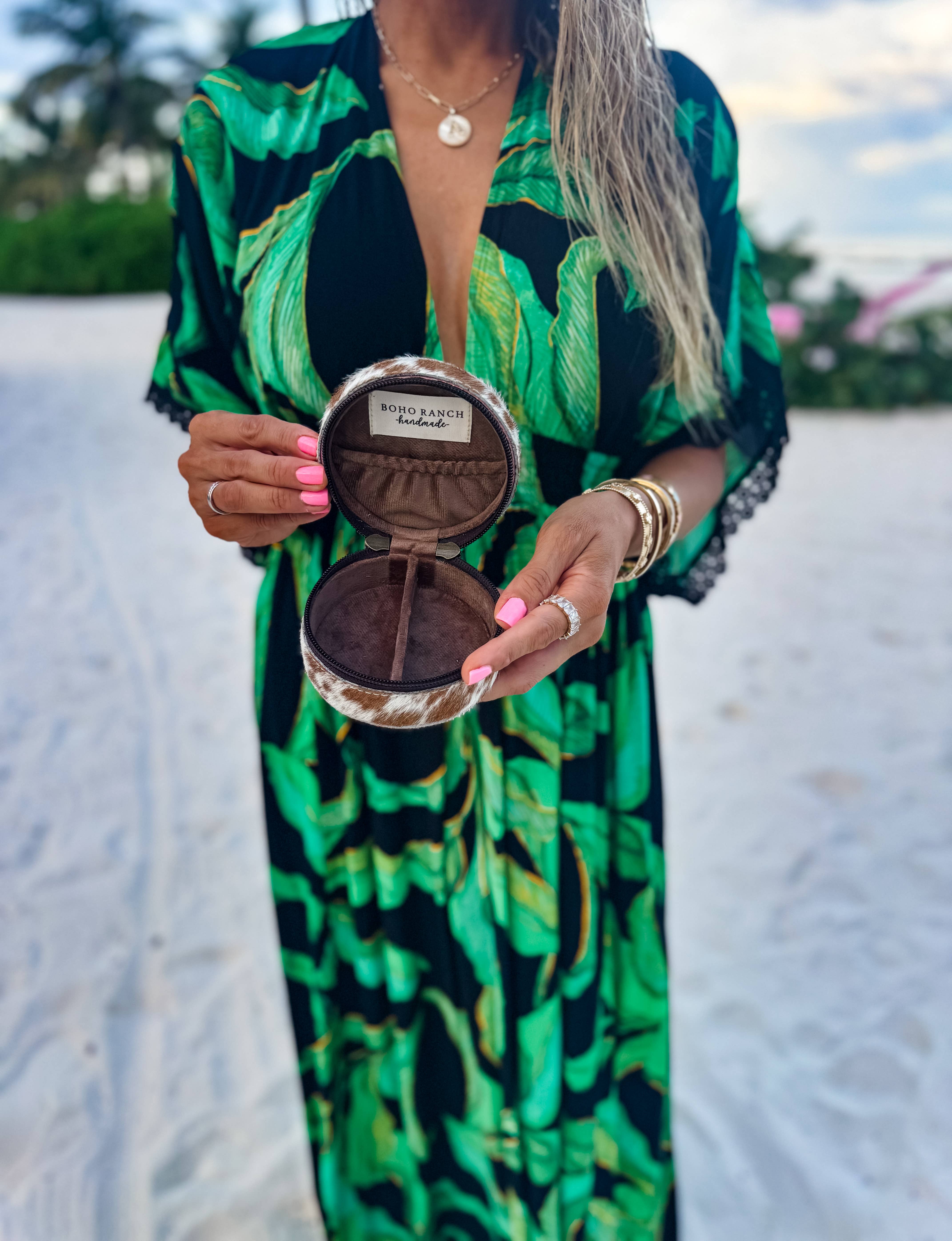 Boho Ranch Shop - Vente Boîte/rangement à bijoux - Boîte à bijoux ronde mini en peau de vache véritable – rangement de voyage style western5