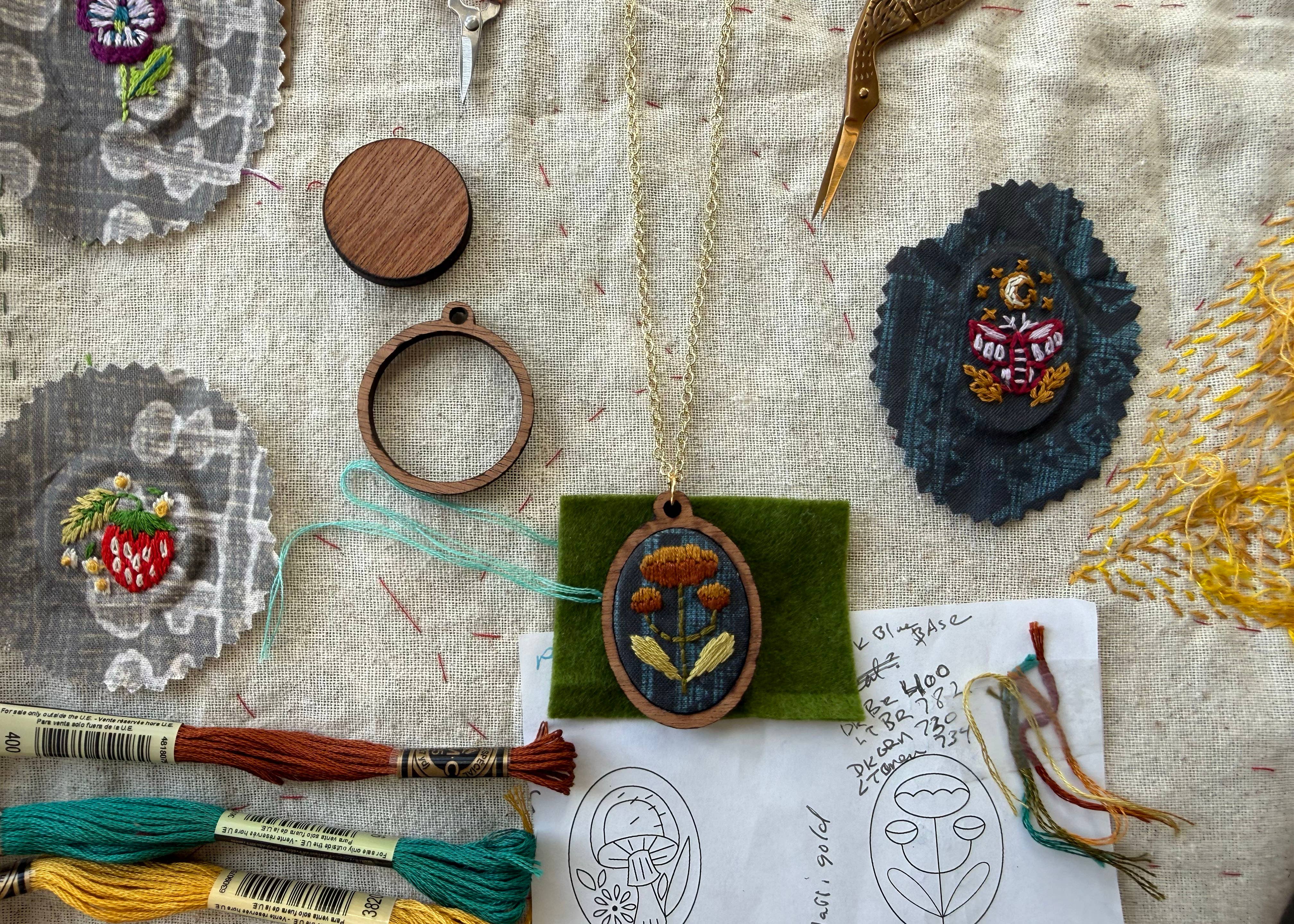 Rikrack - Wholesale Craft Sewing Kit - Folk Flowers Embroidery Necklace Kit6