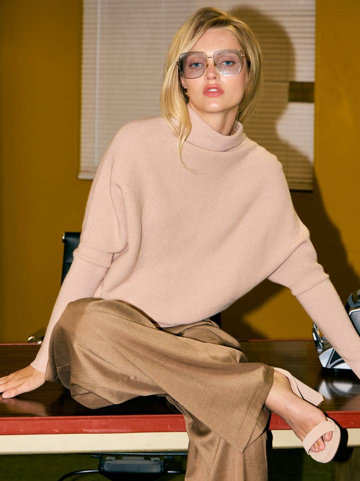 RIVIR – Großhandel Strickpullover – Damen – Lina Stricktop mit Stehkragen in Übergröße0