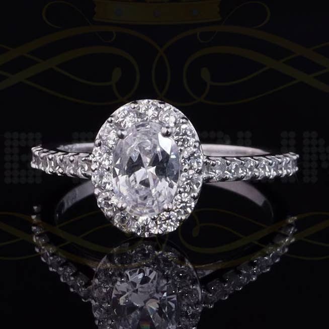 Bague de mariage pour femme en argent sterling blanc avec zircon cubique de 1,74 ct, coupe ovale, taille 7, de King Of Bling. pour la vente par KING OF BLINGS