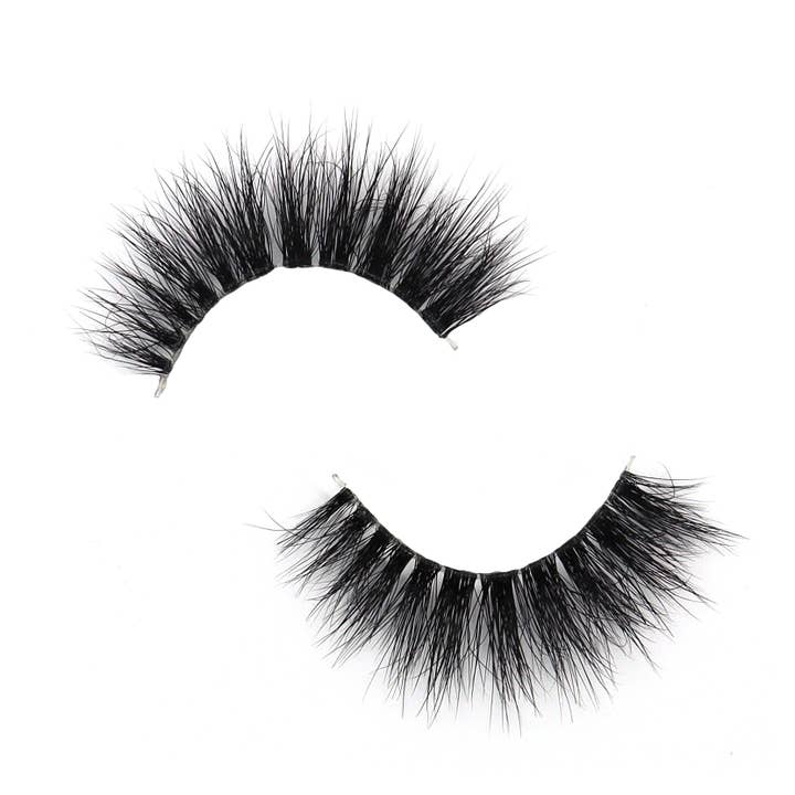 TEASE CIGLIA FINTE per la vendita all'ingrosso da parte di MAIUS COSMETICS