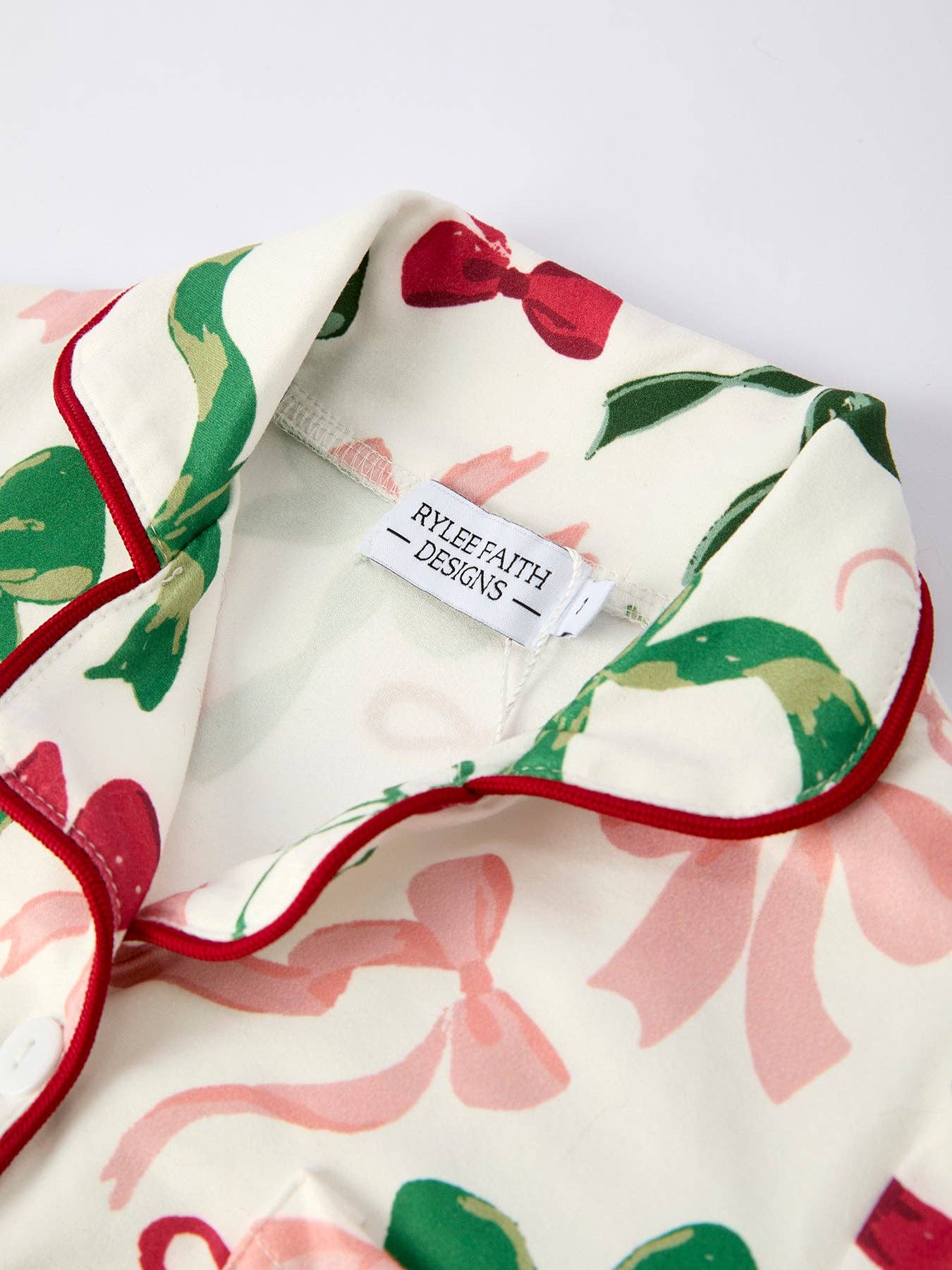 Rylee Faith Designs - Vente Haut et bas de pyjama – enfant - Ensemble de pyjama de Noël à imprimé nœud de fête – Vêtements de nuit confortables pour filles avec bordure rouge18