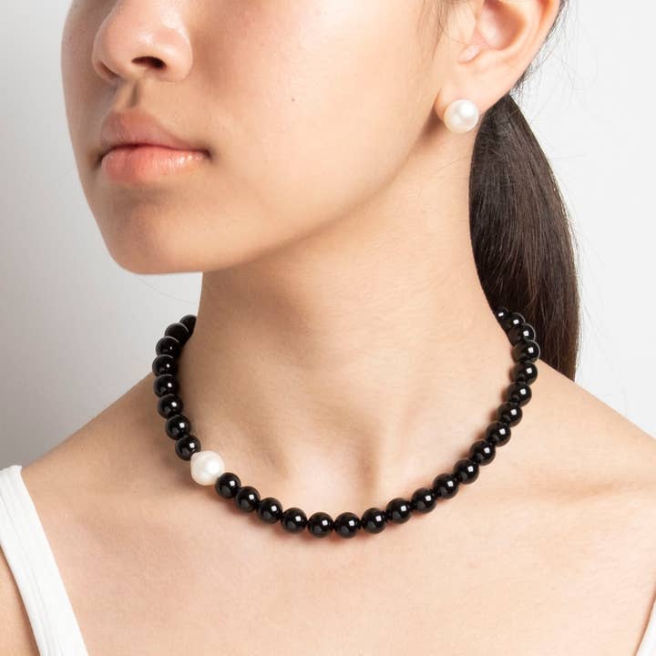 Halsband i svart agat med vit pärla i sterlingsilver för wholesale av Naturagems