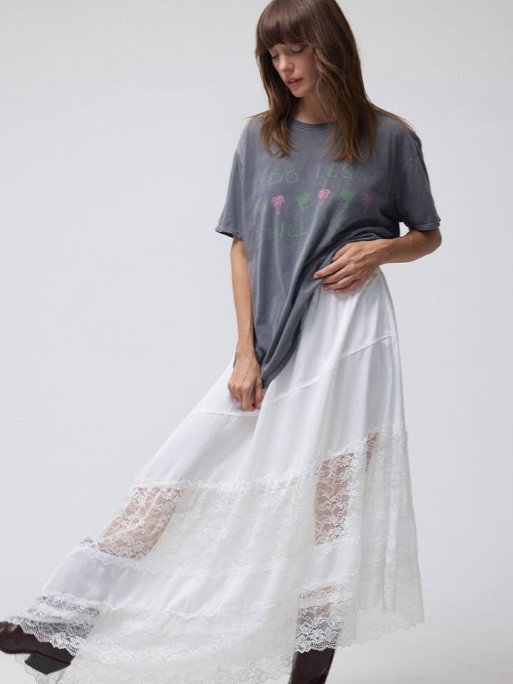 Satinstoff-Midirock mit Spitzenbesatz und asymmetrischem Saum für den Großhandel von Lara Daisy